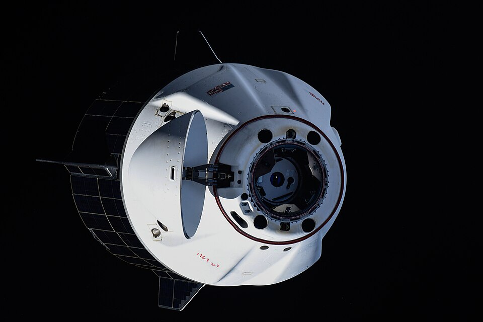 A SpaceX Crew Dragon capsule in orbit above the Earth.