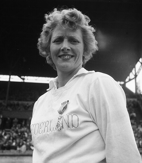 Fanny Blankers-Koen sprinting at the 1948 London Olympics.