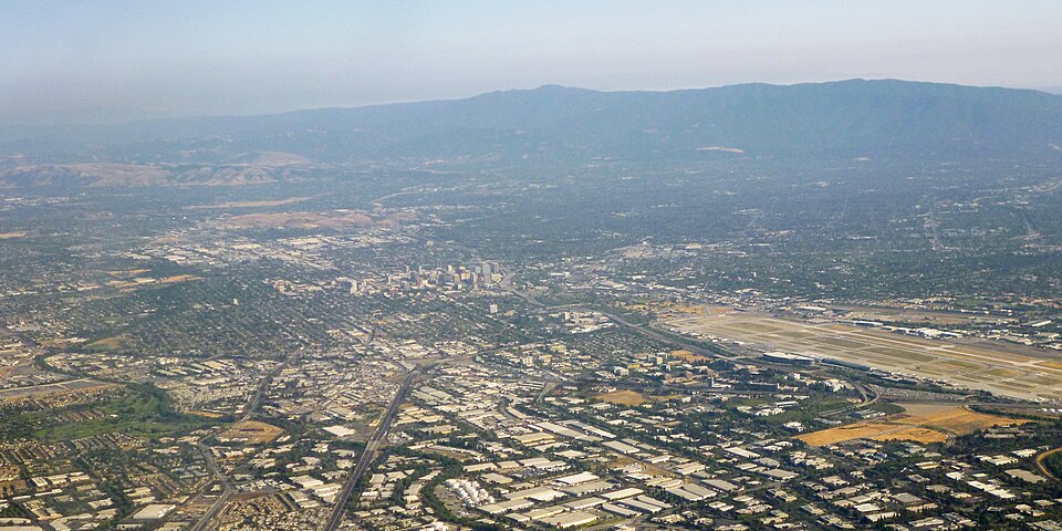 Aerial view of Silicon Valley, the center of the modern startup economy.