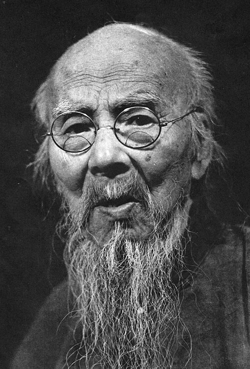Photograph of the Chinese painter Qi Baishi in old age.