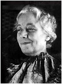 Portrait photograph of psychoanalyst Karen Horney
