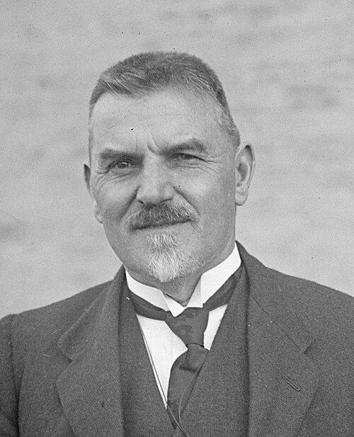 Portrait photograph of Arnold Theiler
